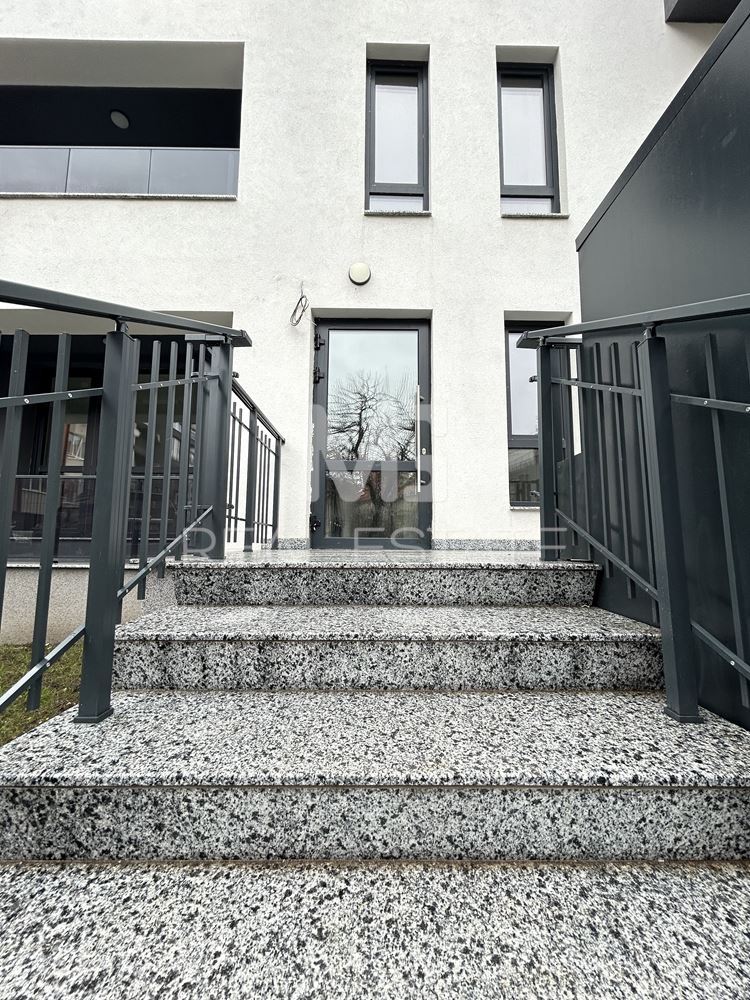 Медицински център, кв. Младост 2 - 0