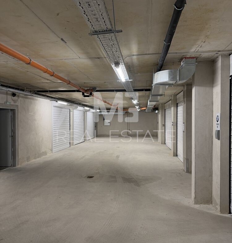 Garage FOR RENT - 0