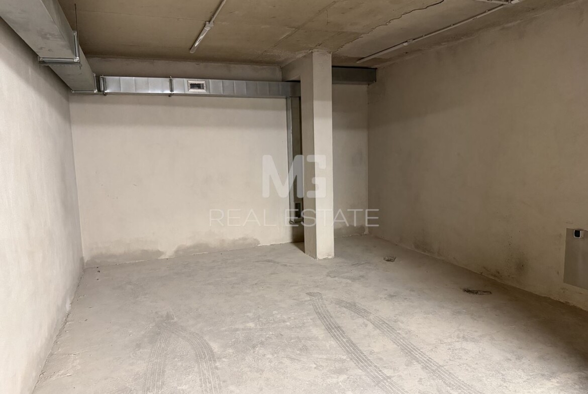 Garage FOR RENT - 0