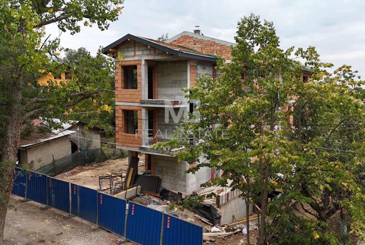Редови къщи ПРОДАЖБА – кв. Малинова долина - КЪЩА - 2 - 0